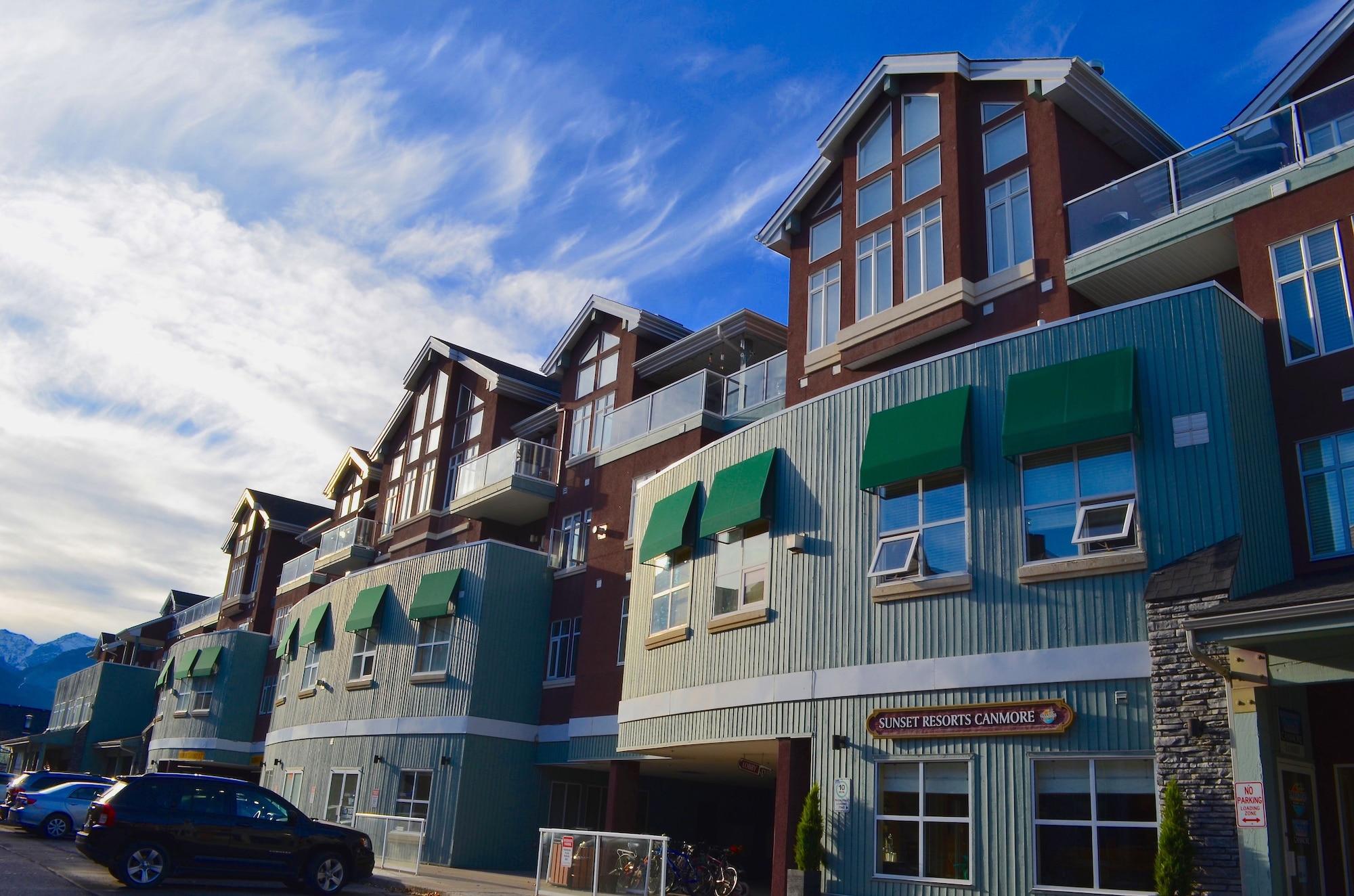 Sunset Mountain Inn Canmore Extérieur photo