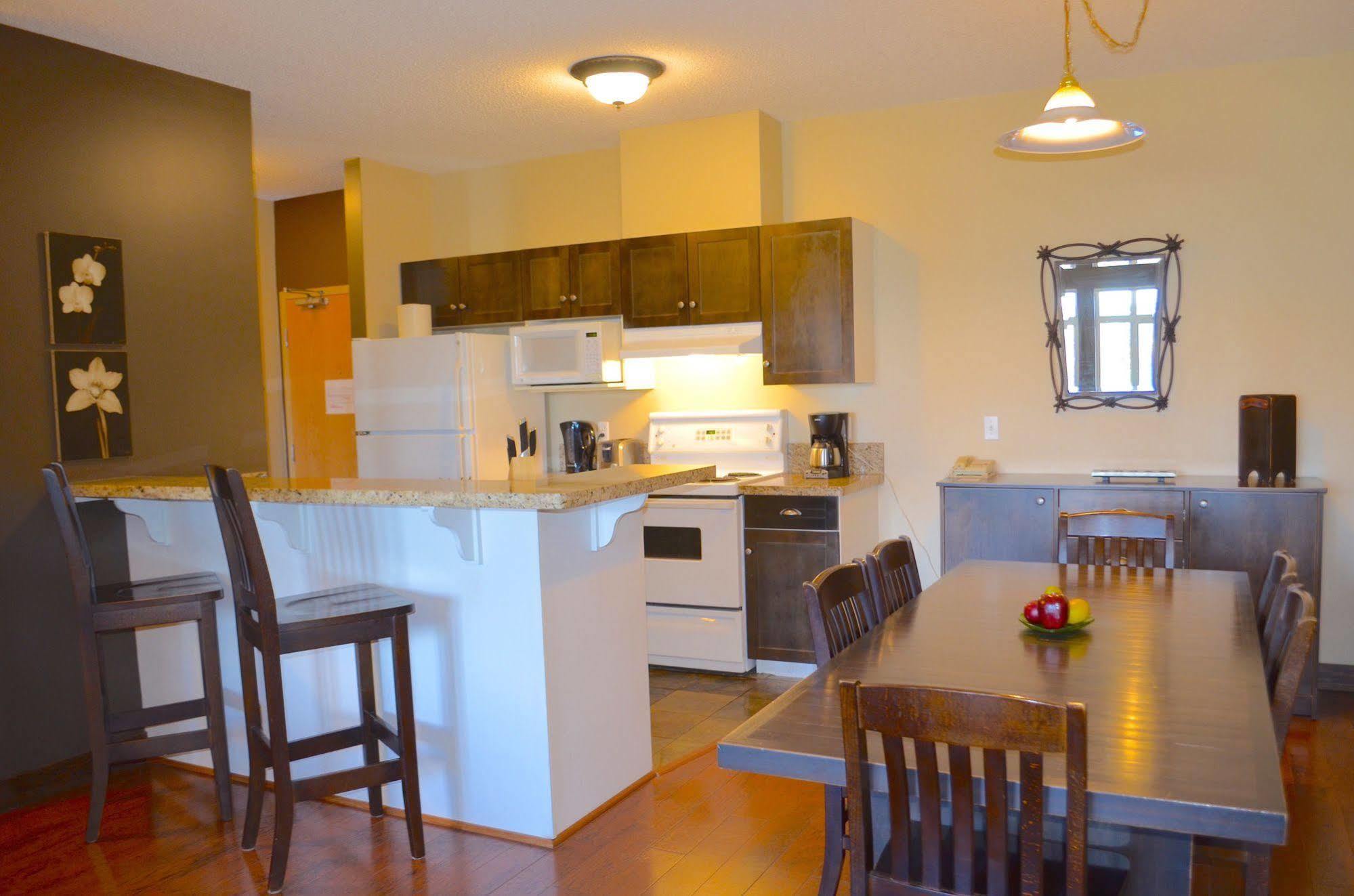Sunset Mountain Inn Canmore Extérieur photo